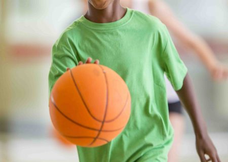 Atténuer les conséquences du retranchement des jeunes dans le sport : Existe-t-il de meilleures pratiques? (Dr. Lauren Sulz)